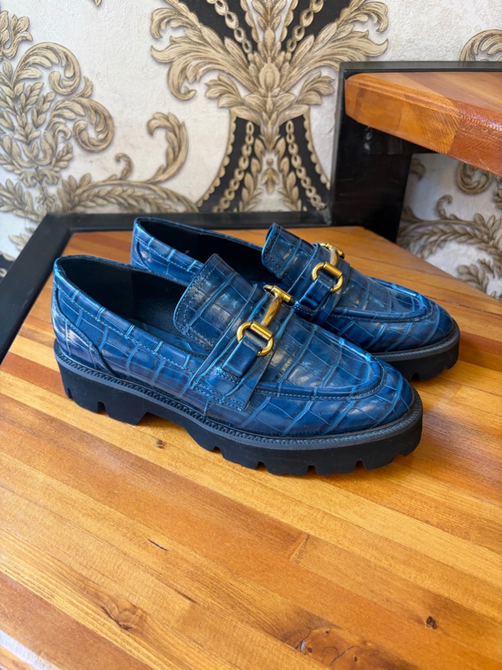 Blue Croc-Embossed Faux  Leather Women’s Loafers with Gold Buckle NWT